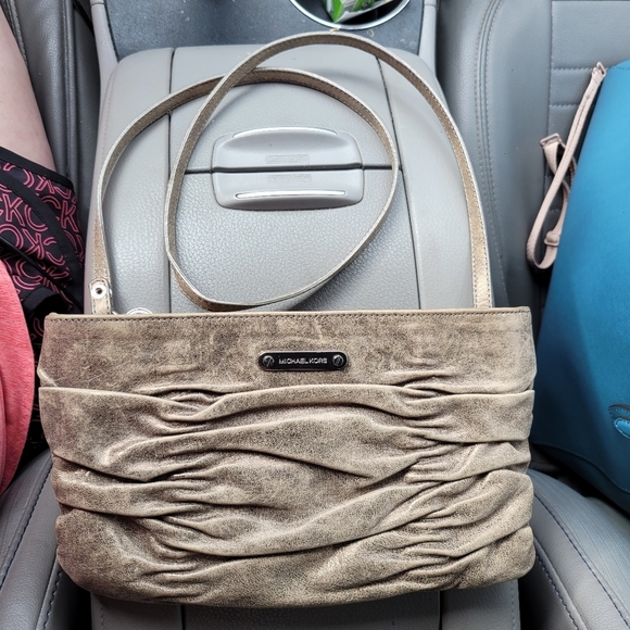 Michael Kors Handbags - Michael Kors Ruffled Clutch/Crossbody with Strap in excellent condition